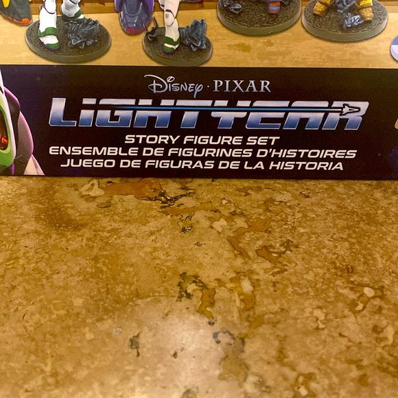 Disney Pixar Lightyear Story Figure Set w/ 2 Articulated Figures NEW New in Box - Picture 4 of 12